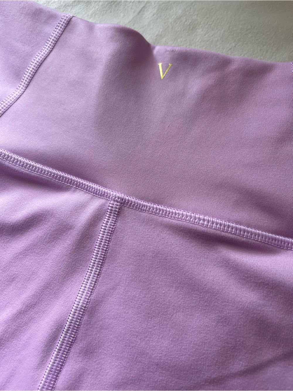Lavender High-Waist Leggings with Gold 'V' Accent